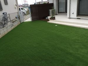 人工芝のお庭